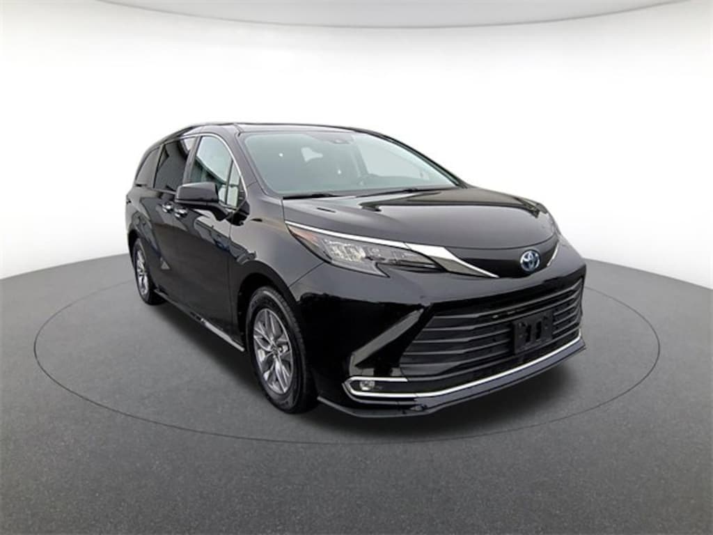 Used 2024 Toyota Sienna XLE Passenger Van