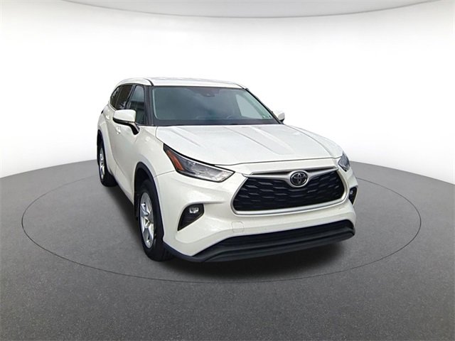 2021 Toyota Highlander LE Sport photo 3