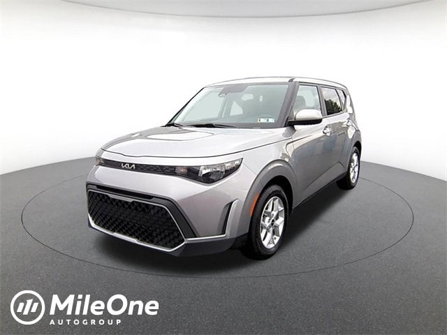 2025 Kia Soul LX's photo
