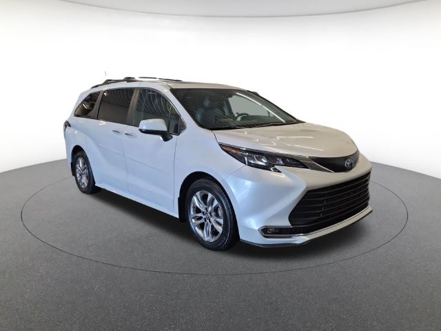 Used 2024 Toyota Sienna XLE Passenger Van
