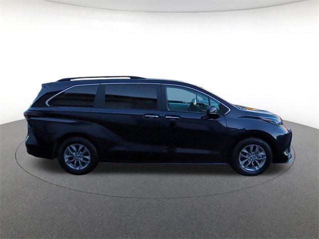 2025 Toyota Sienna XLE photo 4