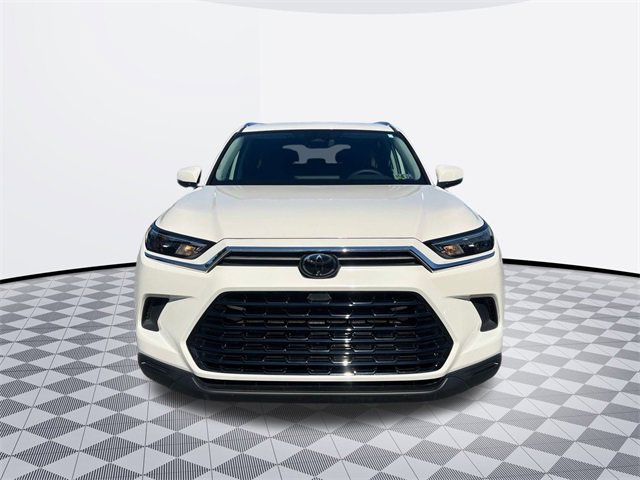 2024 Toyota Highlander Hybrid XLE photo 2