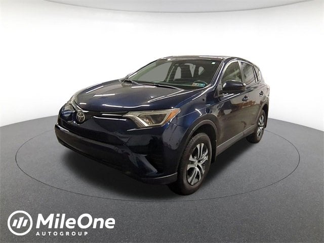 2018 Toyota RAV4 LE's photo