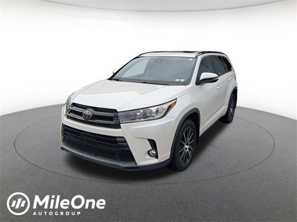 Used 2017 Toyota Highlander SE Sport Utility