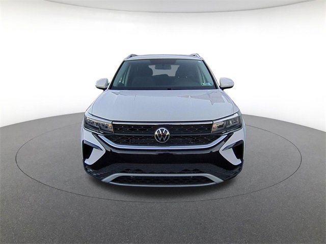 2022 Volkswagen Taos SE photo 2