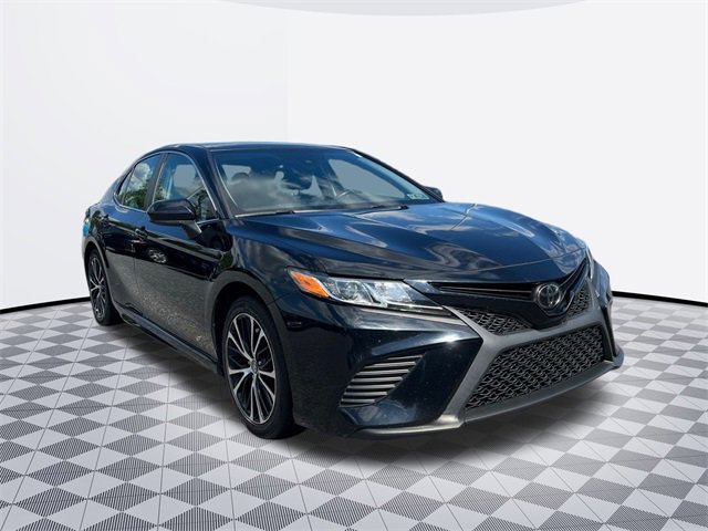2020 Toyota Camry SE photo 3