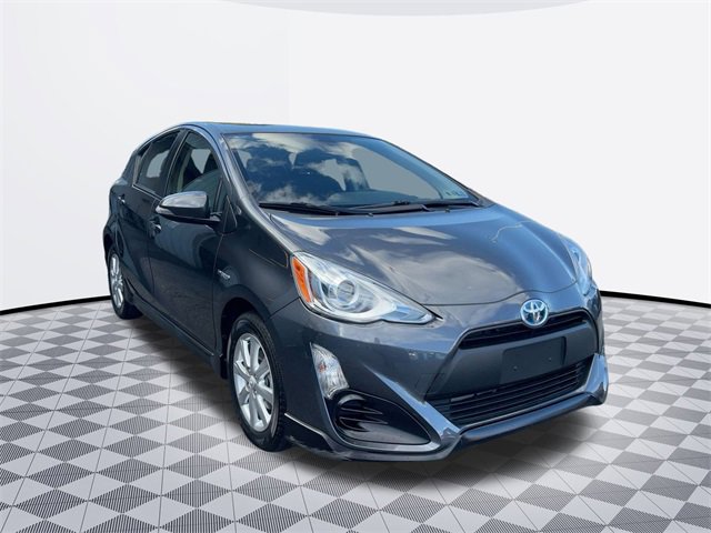 2017 Toyota Prius C Three photo 3