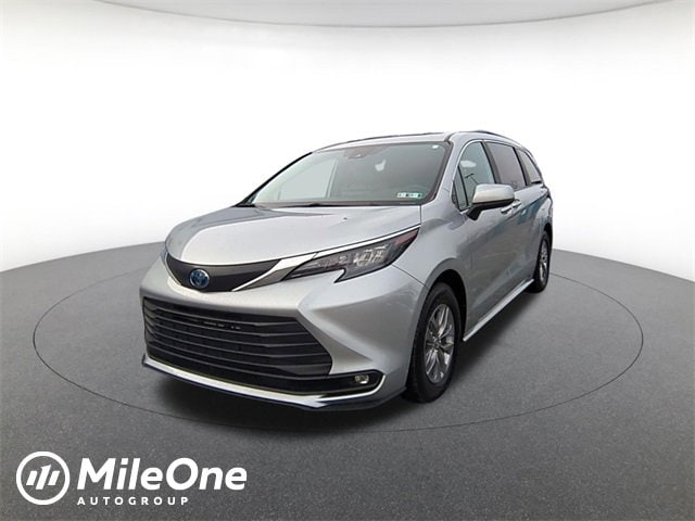 2025 Toyota Sienna Passenger Van 