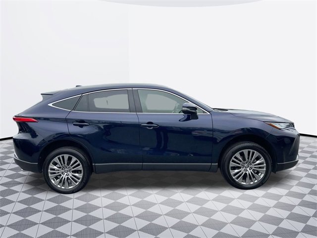 2022 Toyota Venza XLE photo 2