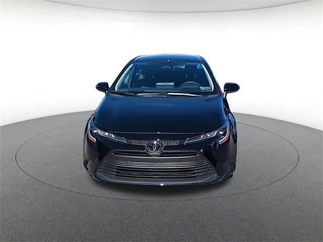 2025 Toyota Corolla LE photo 2