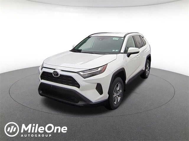 2025 Toyota RAV4 XLE's photo