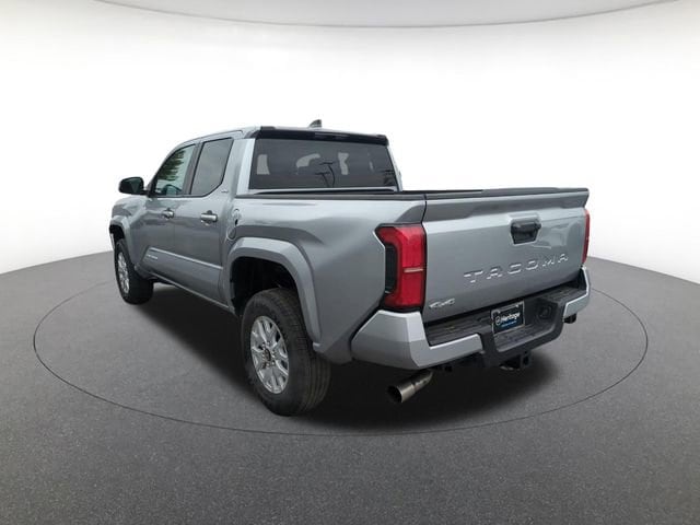 2025 Toyota Tacoma SR5 - Photo 3