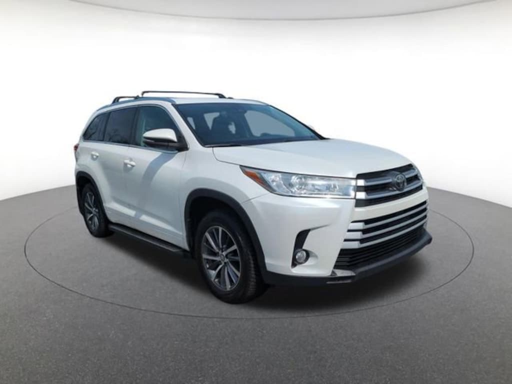 Used 2017 Toyota Highlander XLE Sport Utility