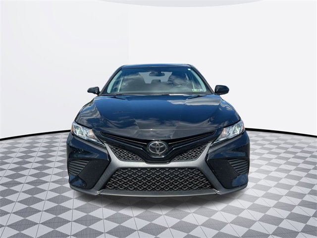 2020 Toyota Camry SE photo 2