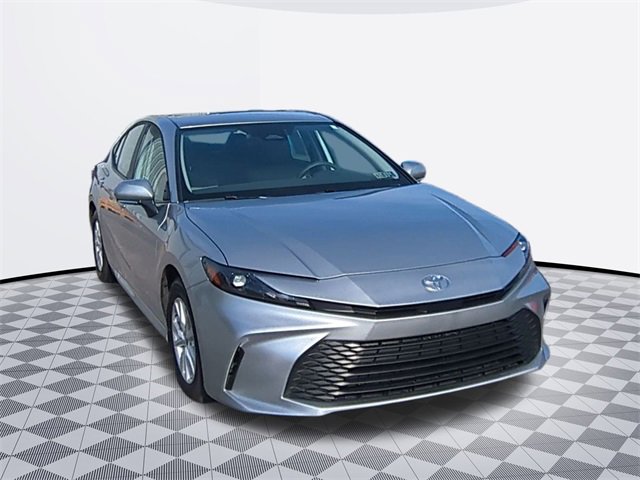 2025 Toyota Camry LE photo 3