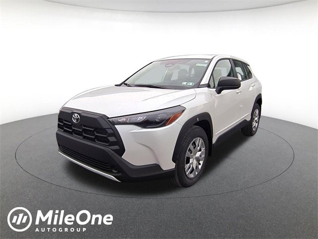 2026 Toyota Corolla Cross LE's photo