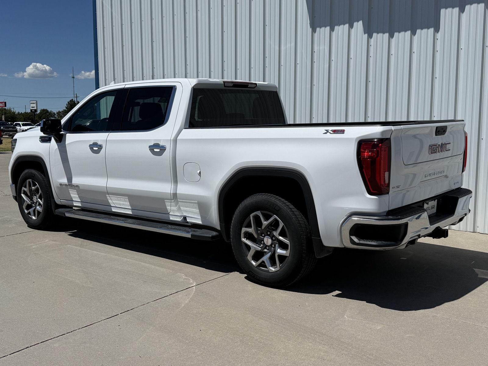 2023 GMC Sierra 1500 SLT - Photo 7