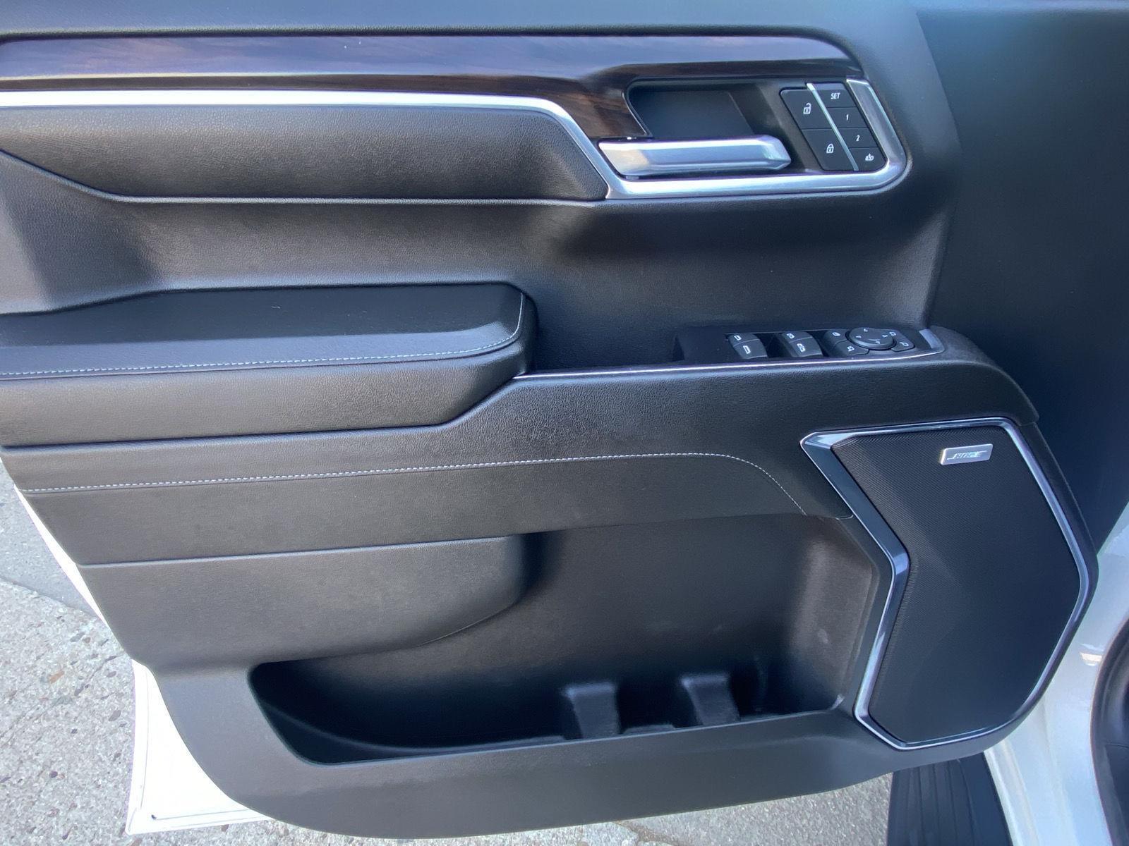 2023 GMC Sierra 1500 SLT - Photo 9
