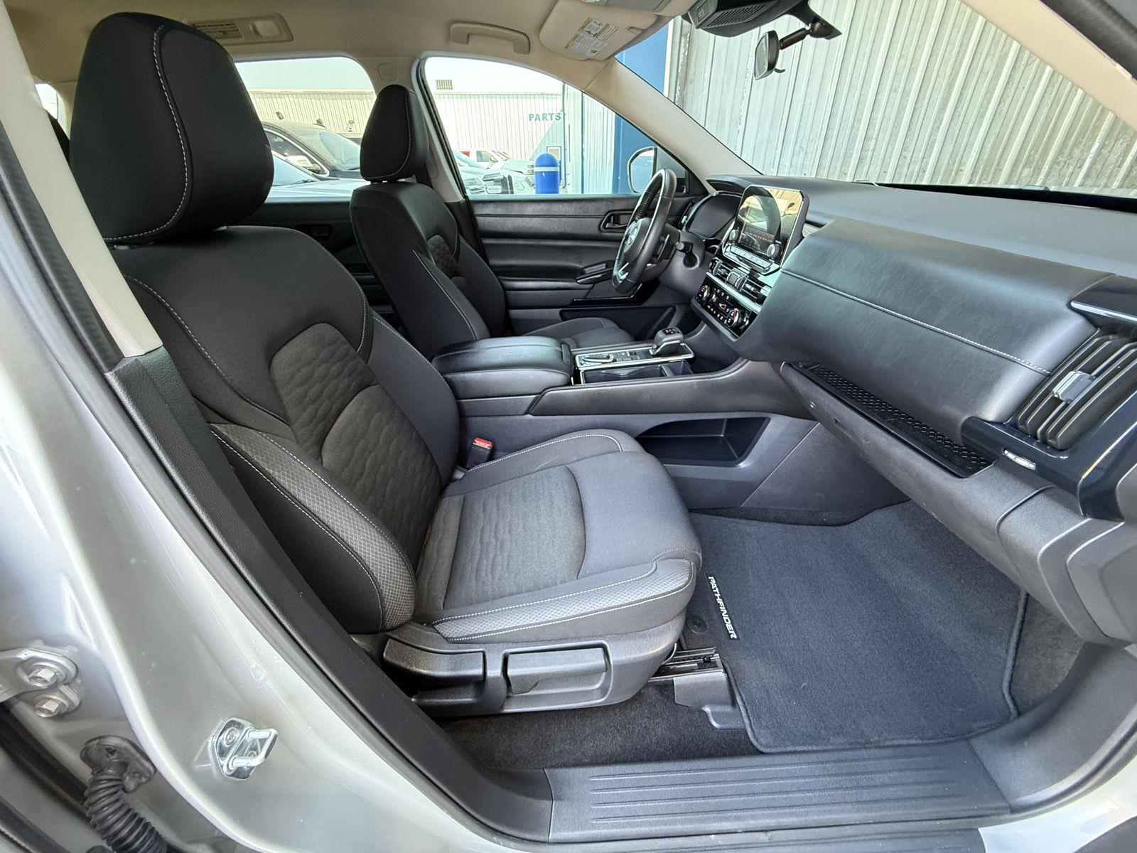 2025 Nissan Pathfinder SV - Photo 18