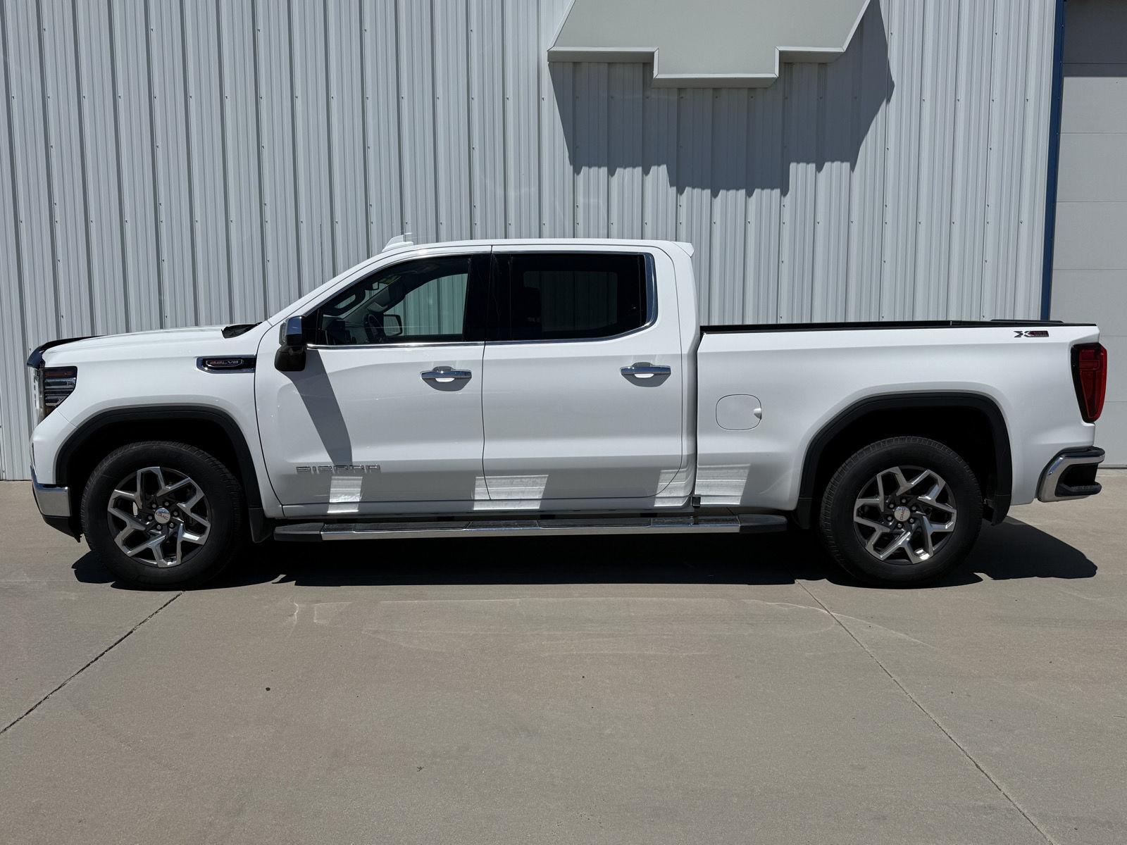 2023 GMC Sierra 1500 SLT - Photo 8