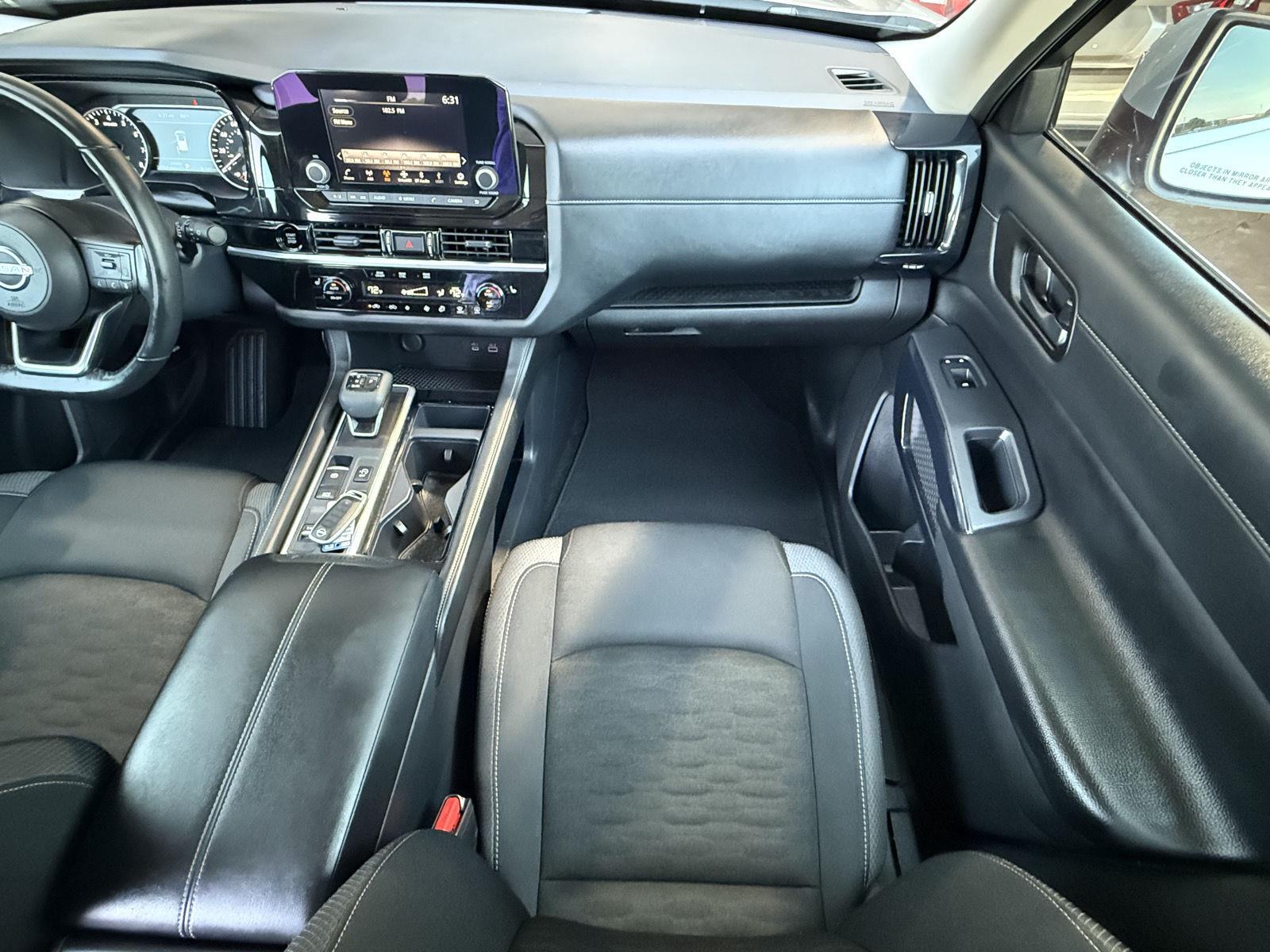 2025 Nissan Pathfinder SV - Photo 17