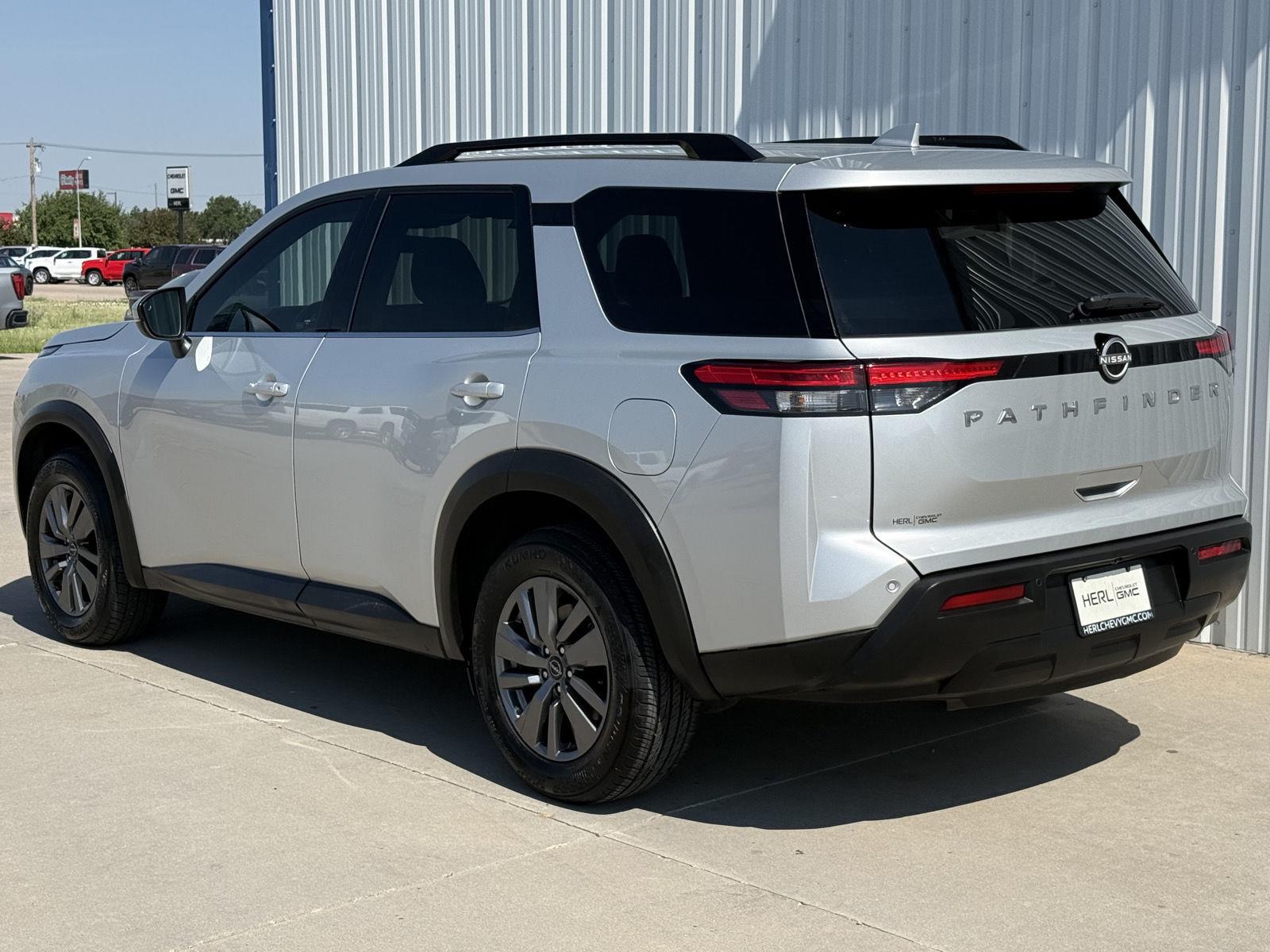 2025 Nissan Pathfinder SV - Photo 6