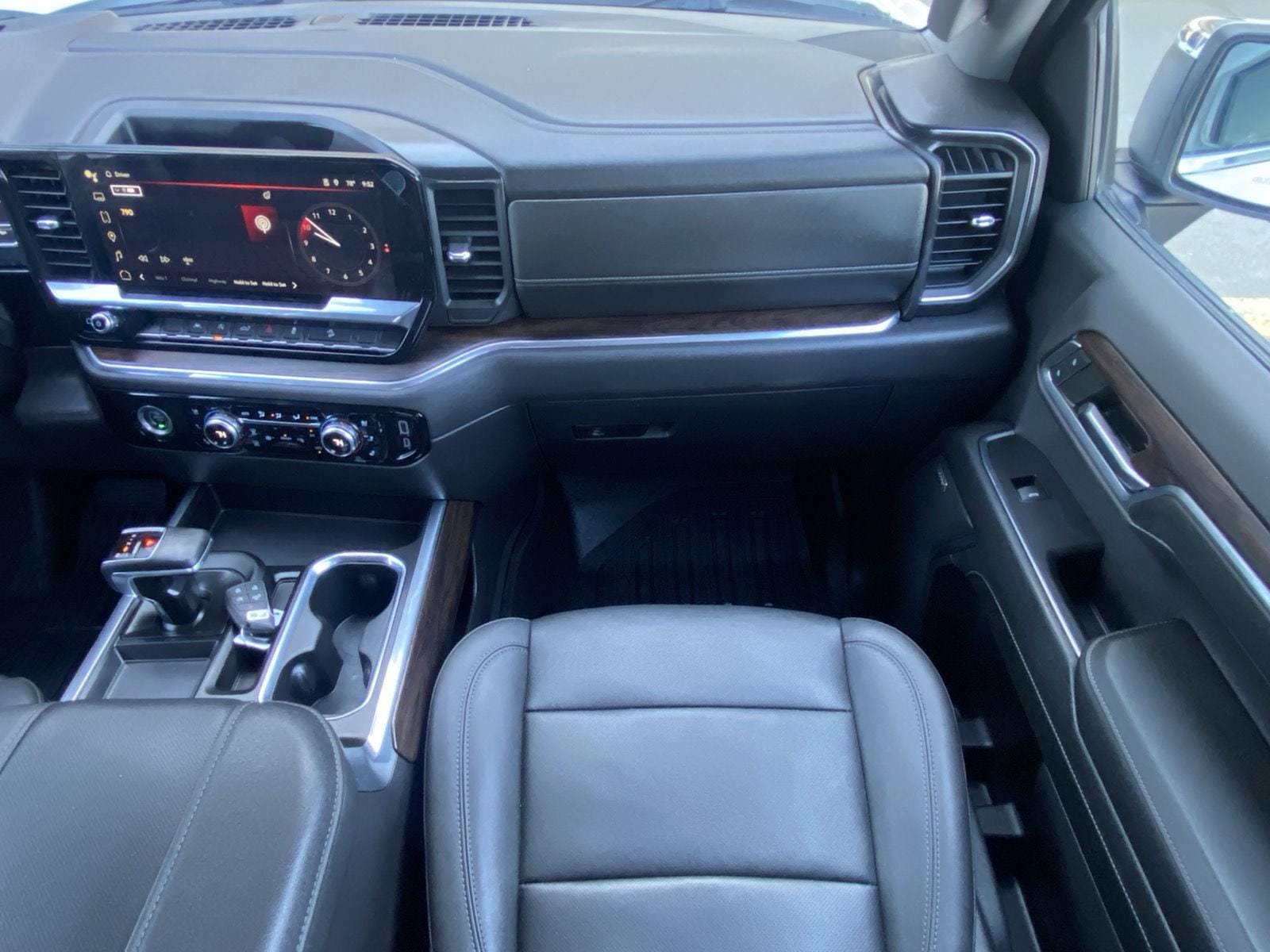 2023 GMC Sierra 1500 SLT - Photo 18