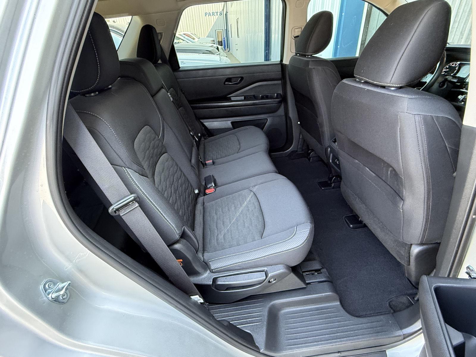2025 Nissan Pathfinder SV - Photo 20