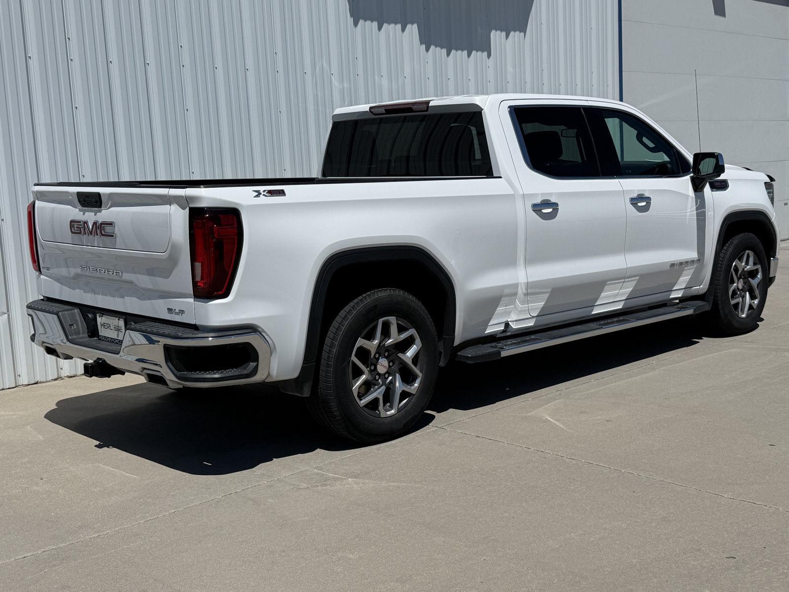 2023 GMC Sierra 1500 SLT - Photo 5