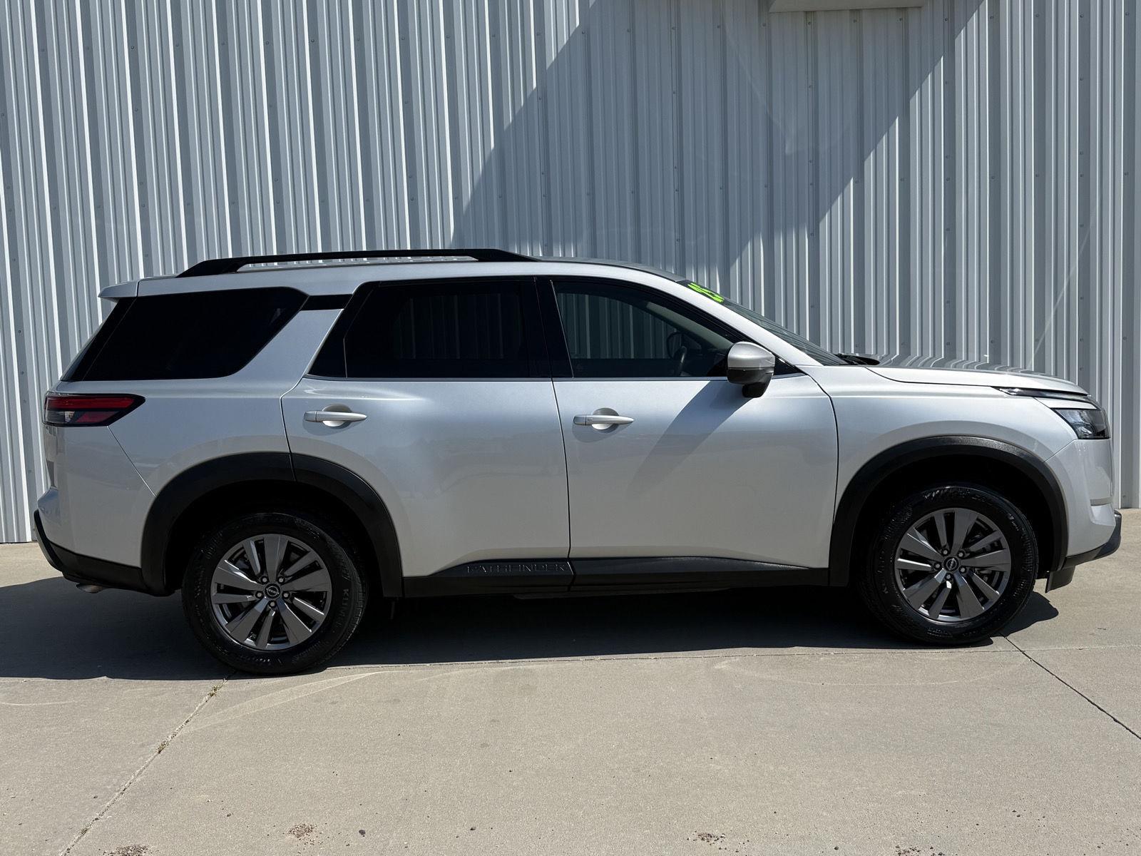 2025 Nissan Pathfinder SV - Photo 3