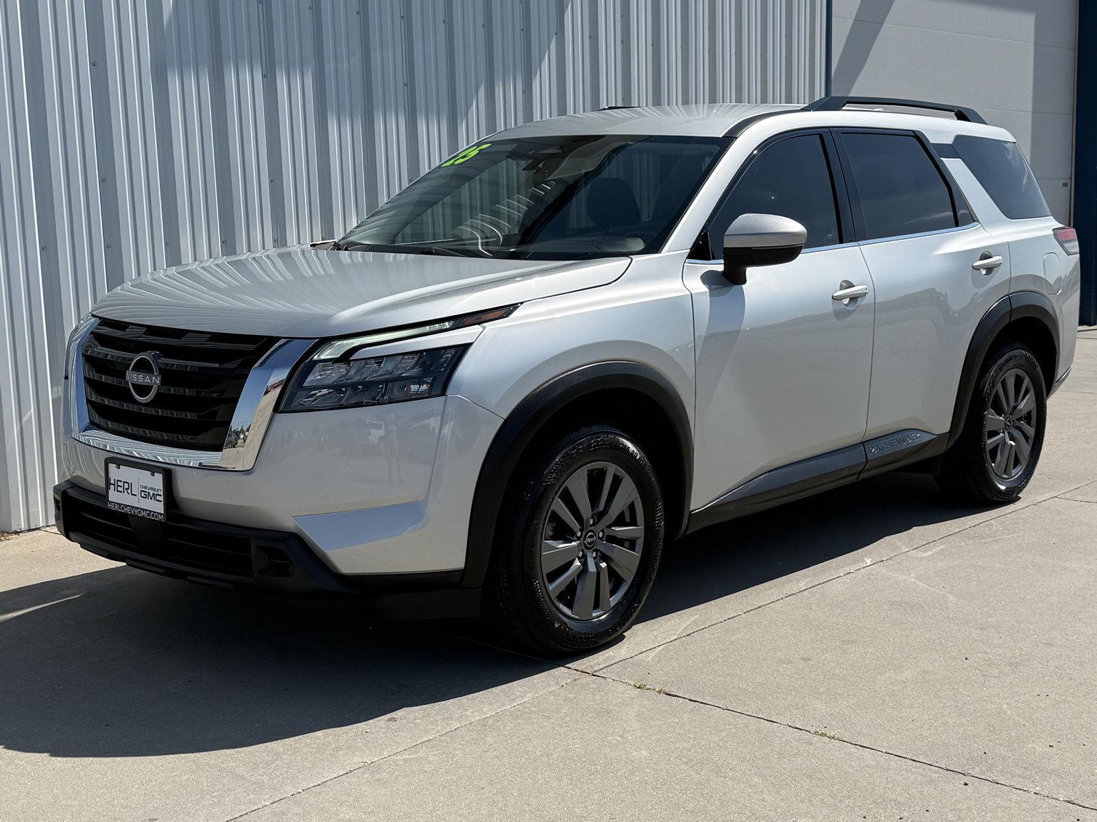 2025 Nissan Pathfinder SV - Photo 1