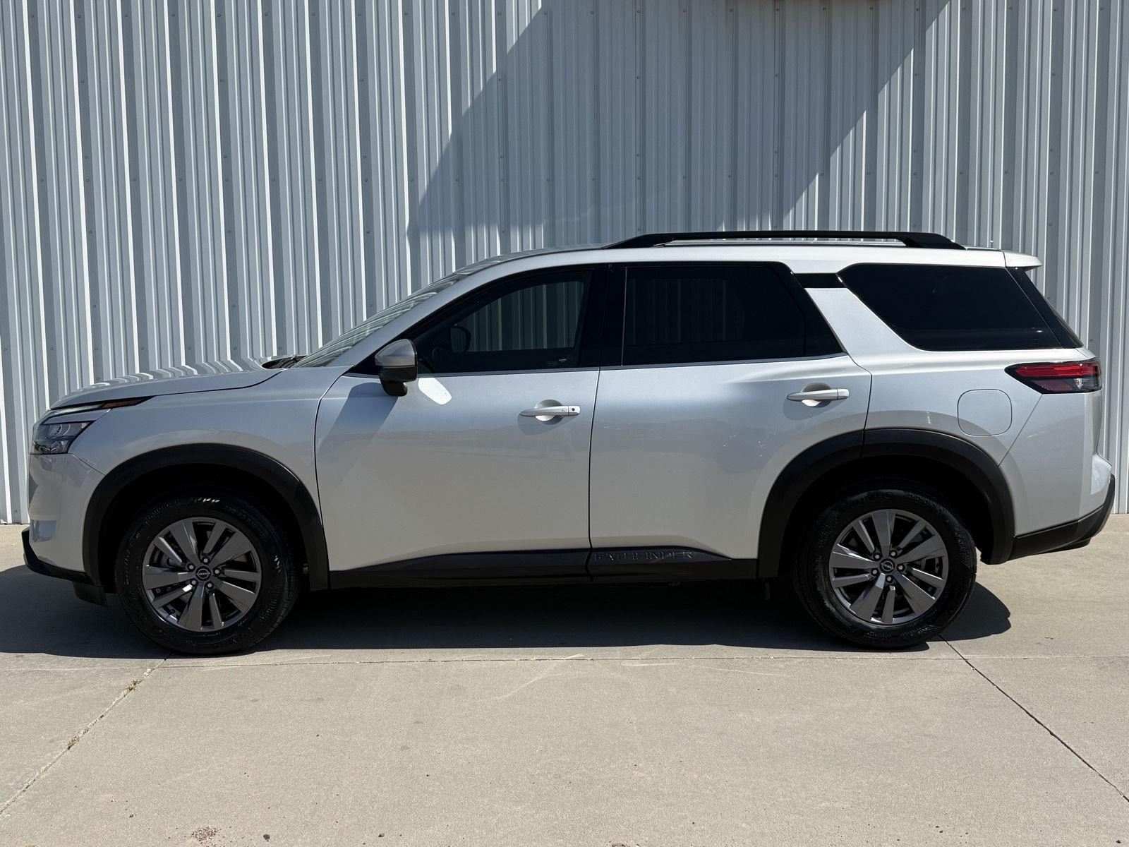 2025 Nissan Pathfinder SV - Photo 7