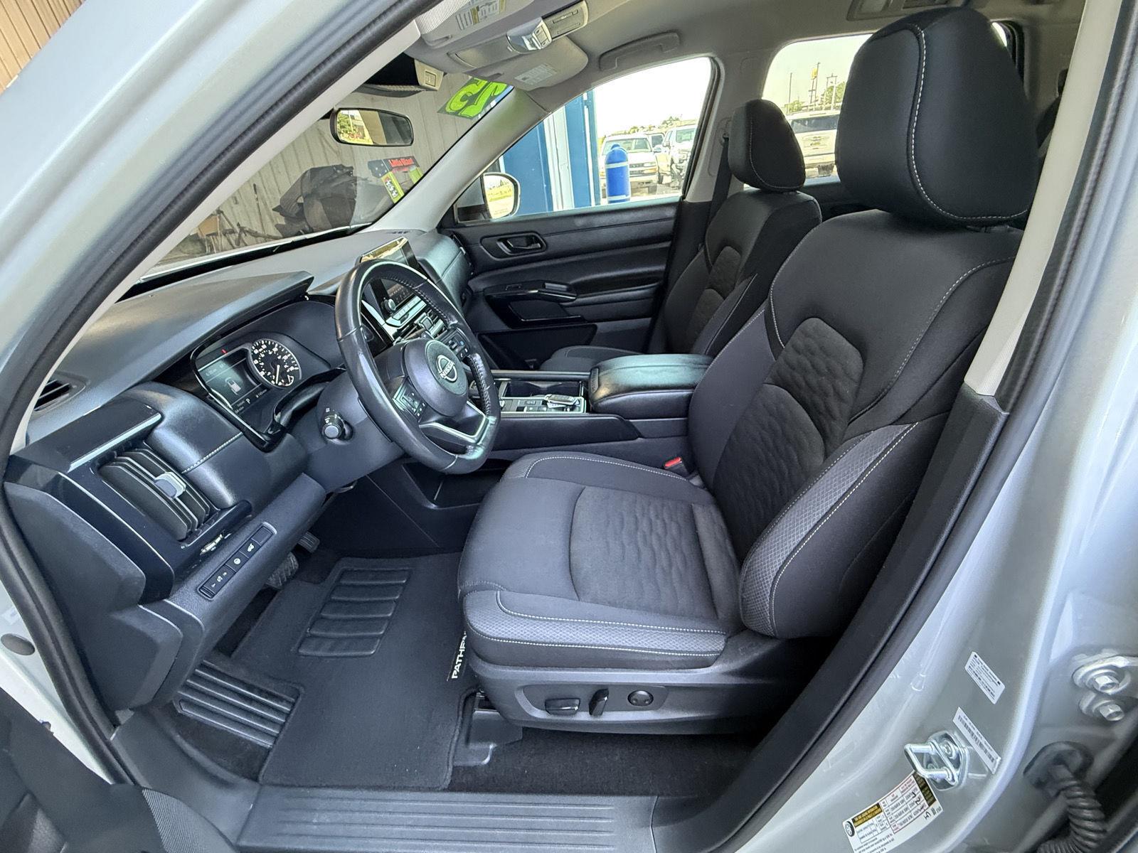 2025 Nissan Pathfinder SV - Photo 9