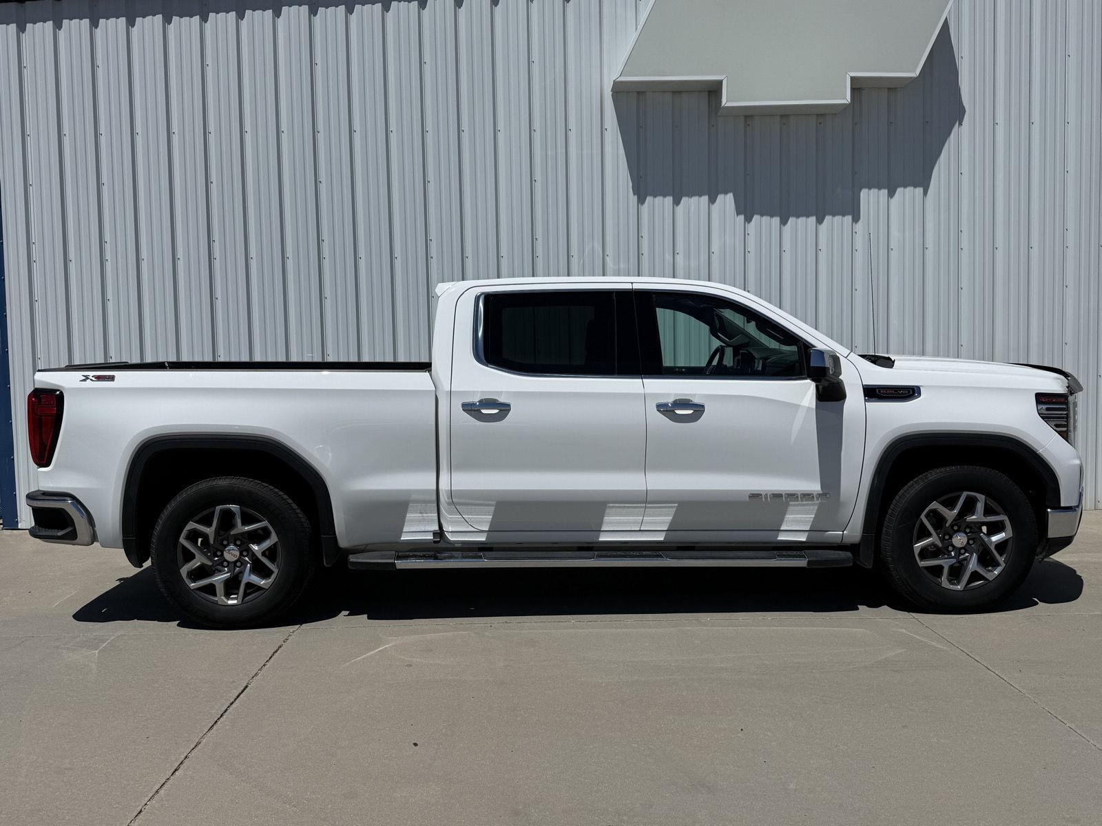 2023 GMC Sierra 1500 SLT - Photo 4
