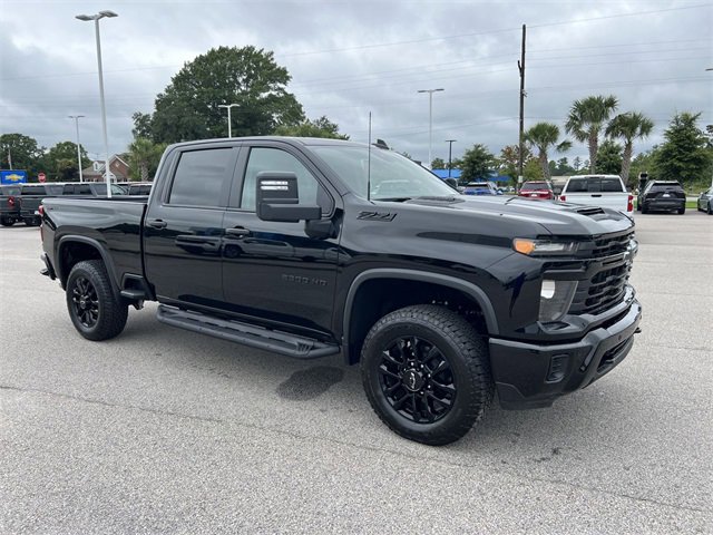 2025 Chevrolet Silverado 2500HD Custom photo 2
