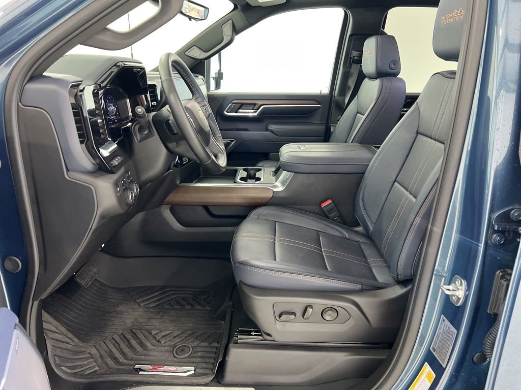 2025 Chevrolet Silverado 2500 HD High Country - Photo 18