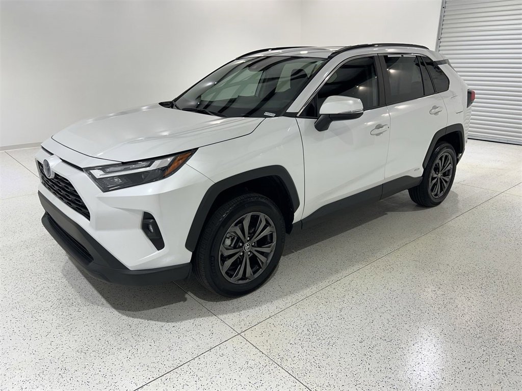 2023 Toyota RAV4 Hybrid XLE Premium photo 4