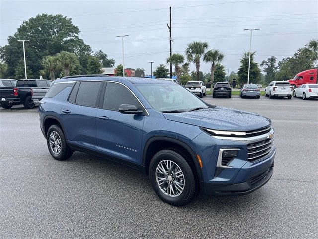 2025 Chevrolet Traverse photo 2
