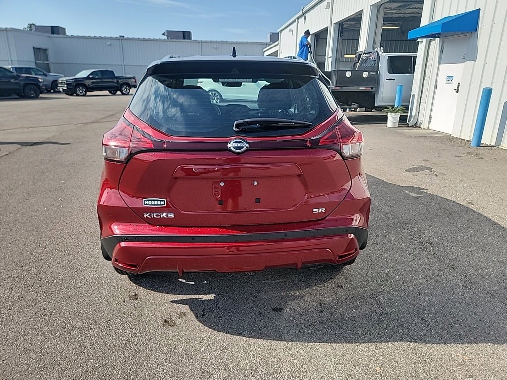 2023 Nissan Kicks SR photo 4