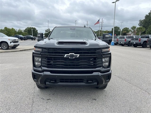 2025 Chevrolet Silverado 2500HD Custom photo 3