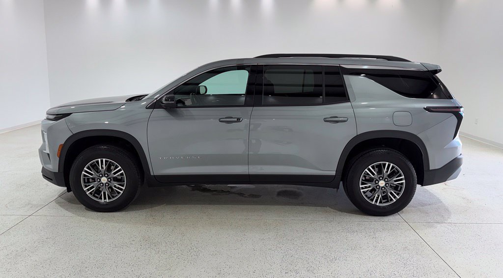 Used 2025 Chevrolet Traverse LT SUV
