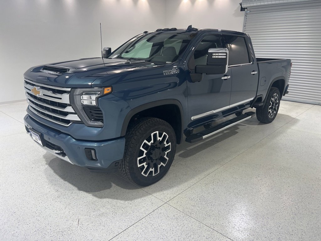 2025 Chevrolet Silverado HD High Country's photo