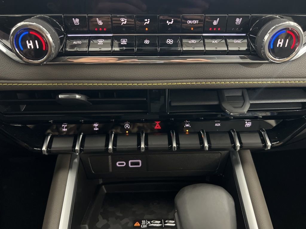 2025 Chevrolet Colorado ZR2 - Photo 17