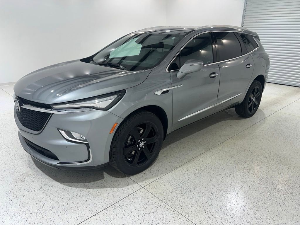 2023 Buick Enclave Essence's photo
