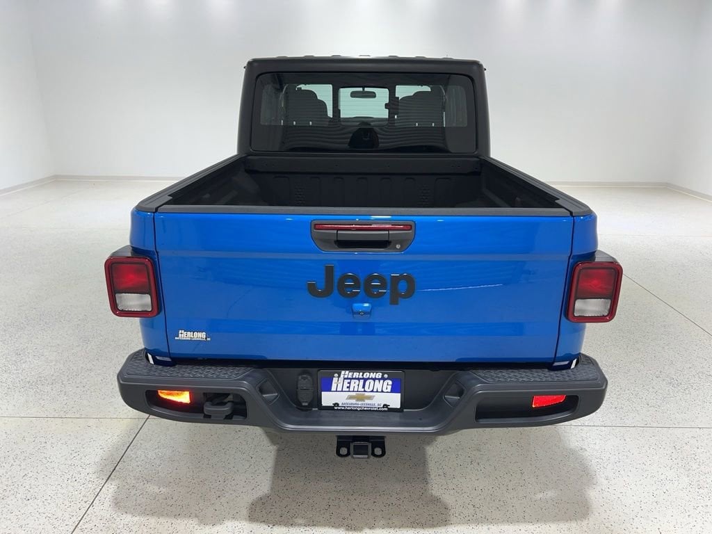 Used 2023 Jeep Gladiator Sport Truck Crew Cab