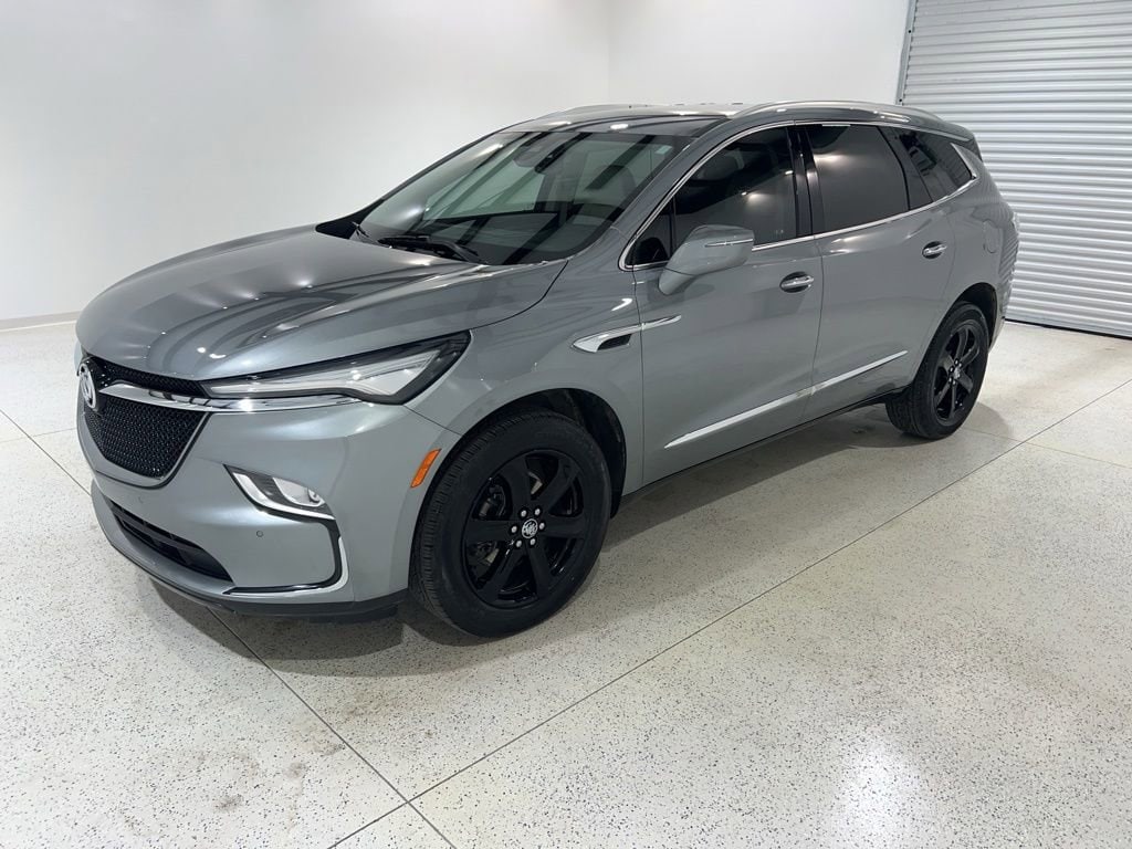 2023 Buick Enclave Essence's photo