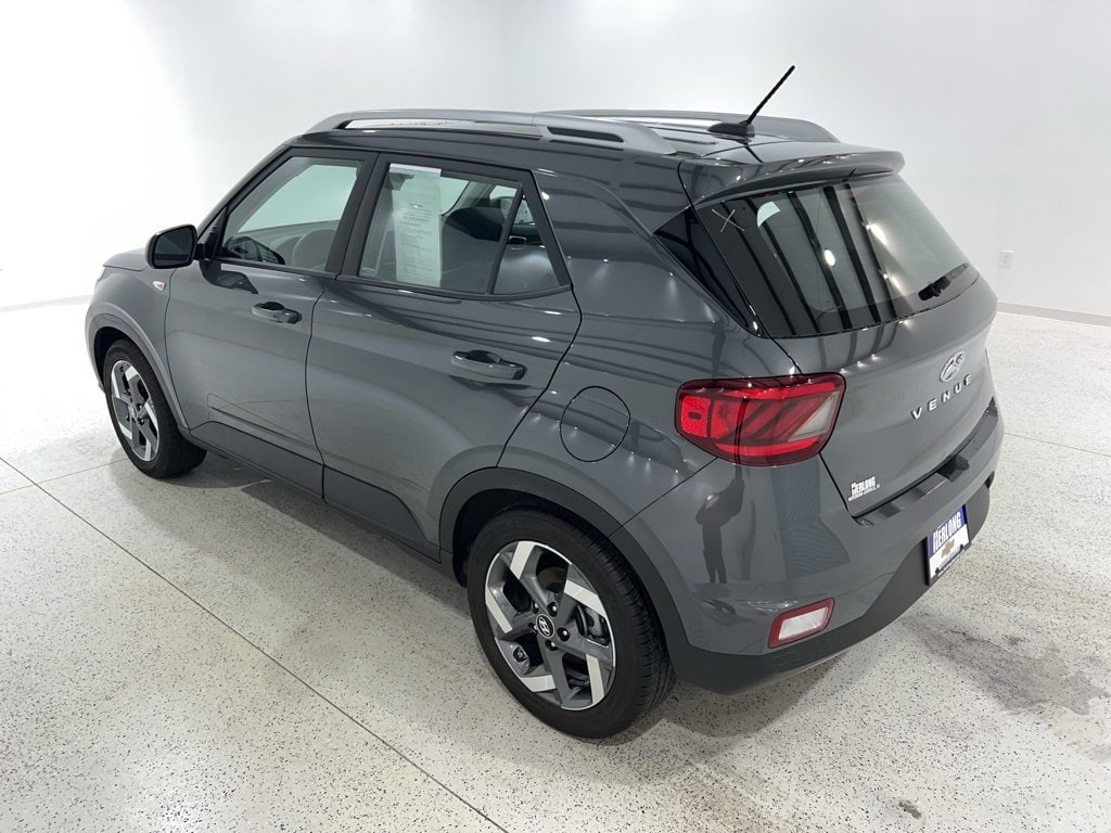Used 2024 Hyundai Venue SEL SUV