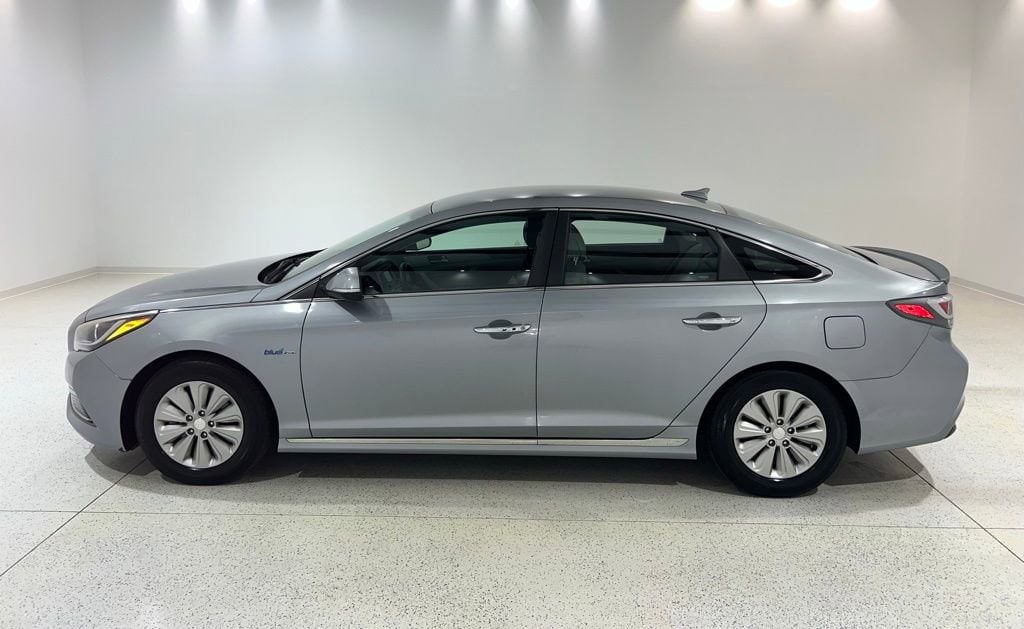 Used 2016 Hyundai Sonata Hybrid Base with VIN KMHE24L15GA038898 for sale in Batesburg-Leesville, SC