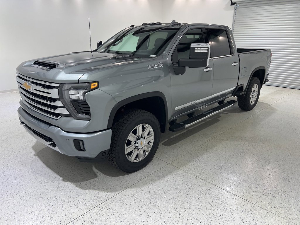 2026 Chevrolet Silverado HD High Country's photo