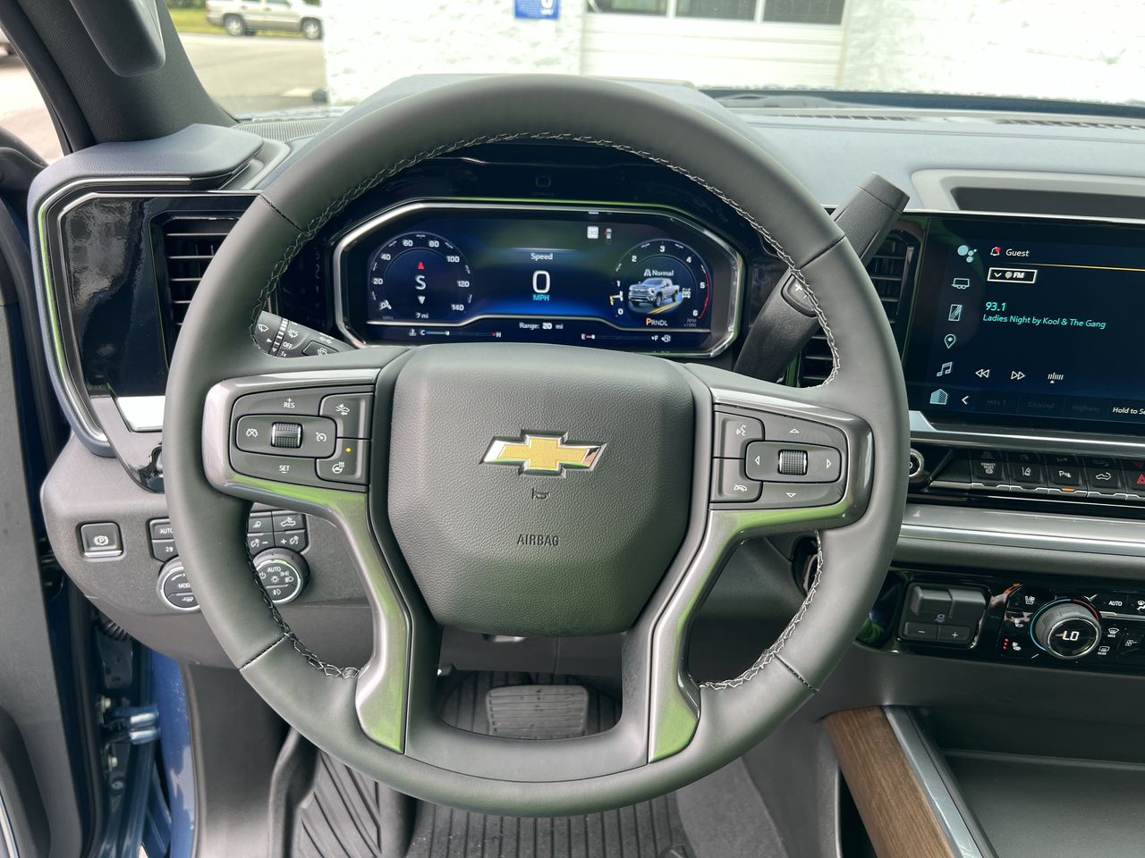 2025 Chevrolet Silverado 2500 HD High Country - Photo 41